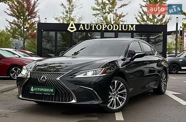 Lexus ES  2021
