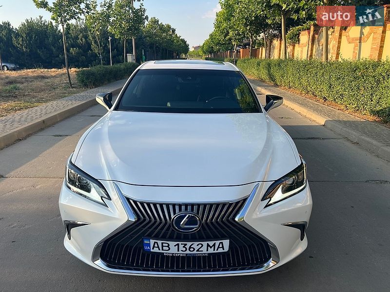 Lexus ES 2021