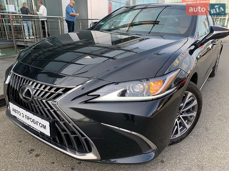 Lexus ES
