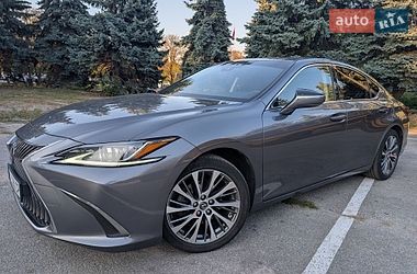 Lexus ES  2021