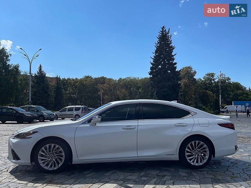 Седан Lexus ES 2019 в Кременчуге