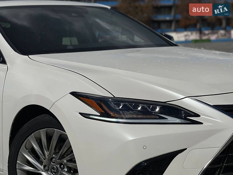 Седан Lexus ES 2019 в Кременчуге