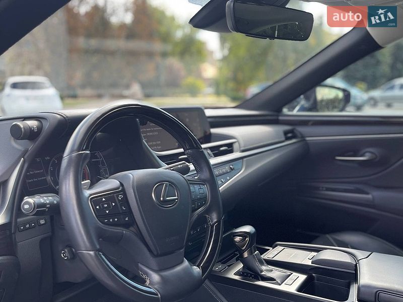 Седан Lexus ES 2019 в Кременчуге