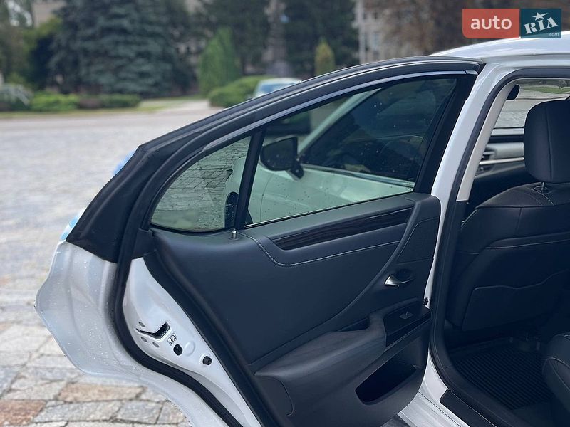 Седан Lexus ES 2019 в Кременчуге