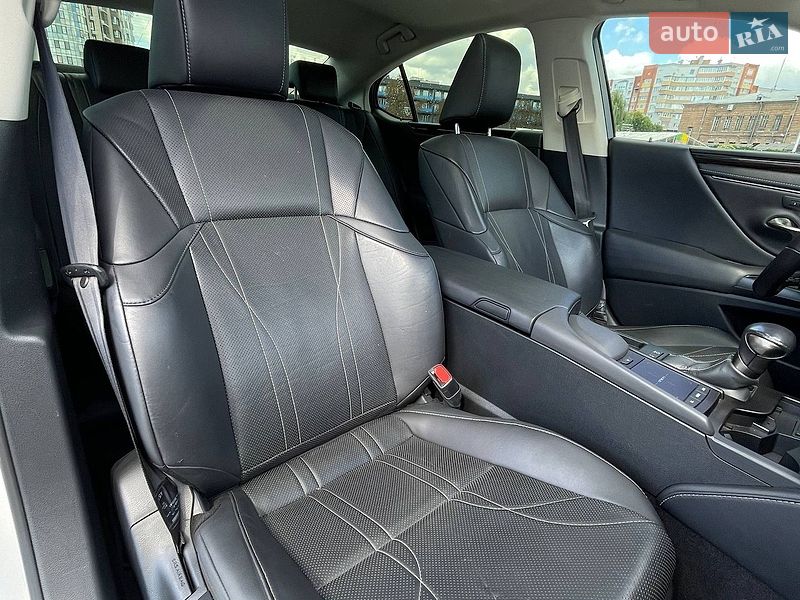 Седан Lexus ES 2019 в Кременчуге