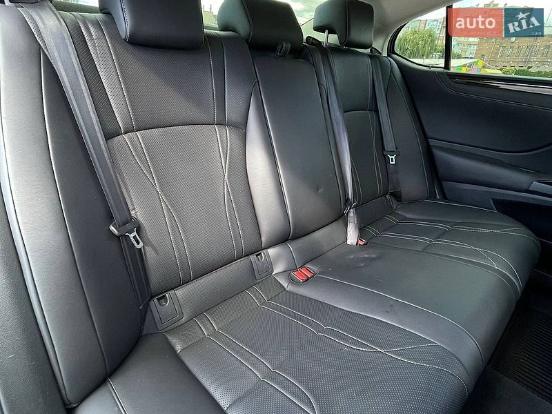 Седан Lexus ES 2019 в Кременчуге