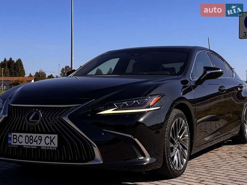Седан Lexus ES 2018 в Львове