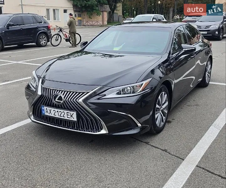 Lexus ES
