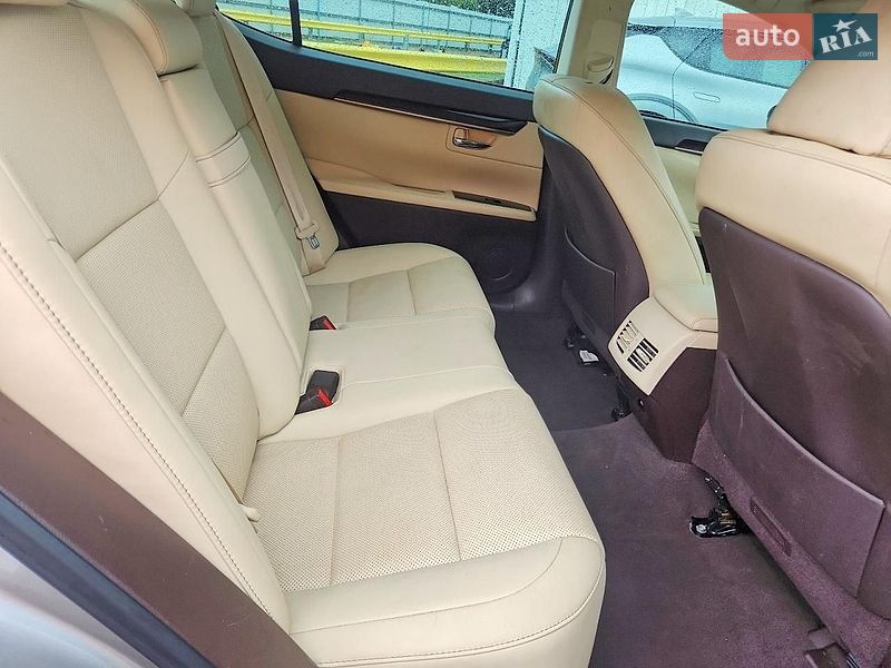Седан Lexus ES 2017 в Чернігові