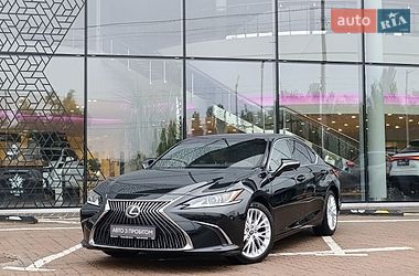 Lexus ES  2020