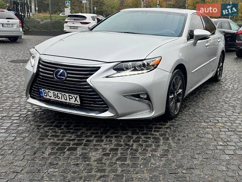 Lexus ES