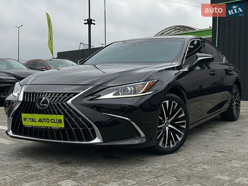 Седан Lexus ES 2023 в Львові