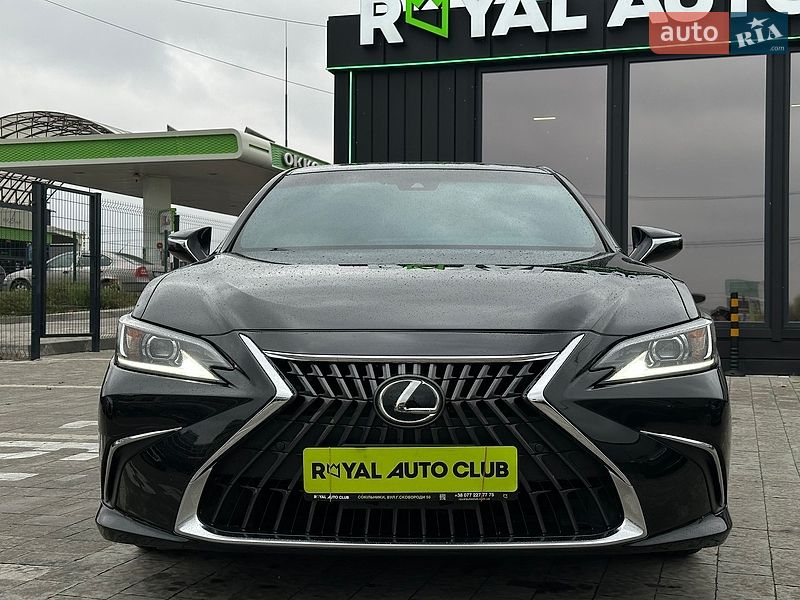 Седан Lexus ES 2023 в Львові