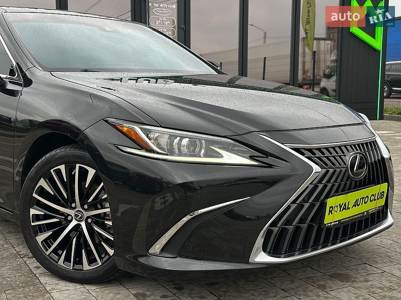 Седан Lexus ES 2023 в Львові