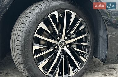 Седан Lexus ES 2023 в Львові