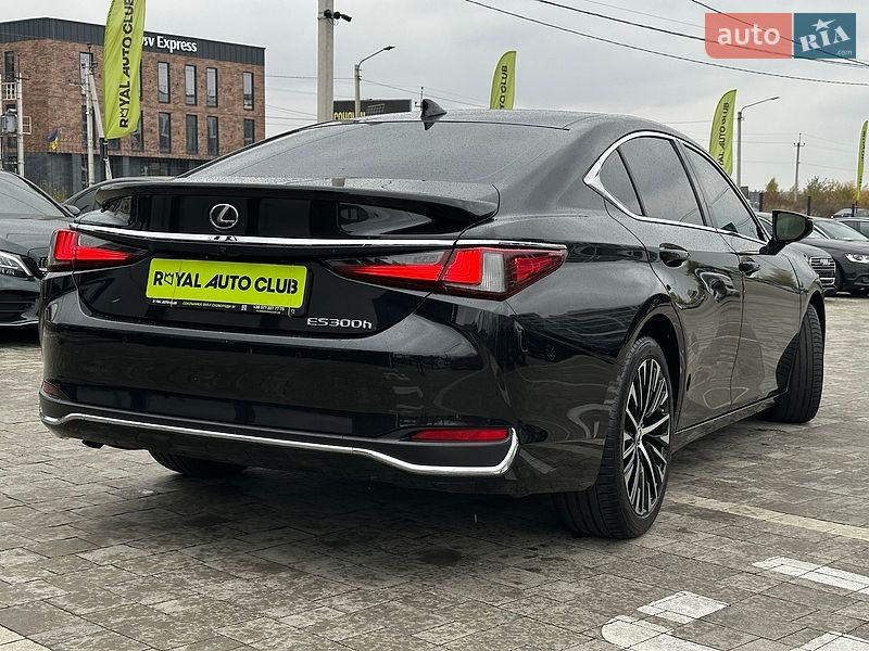 Седан Lexus ES 2023 в Львові