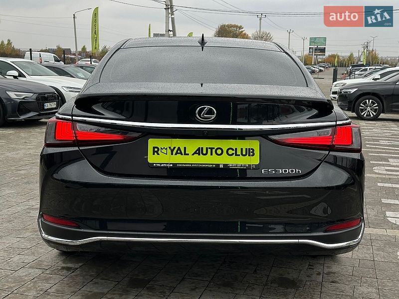 Седан Lexus ES 2023 в Львові