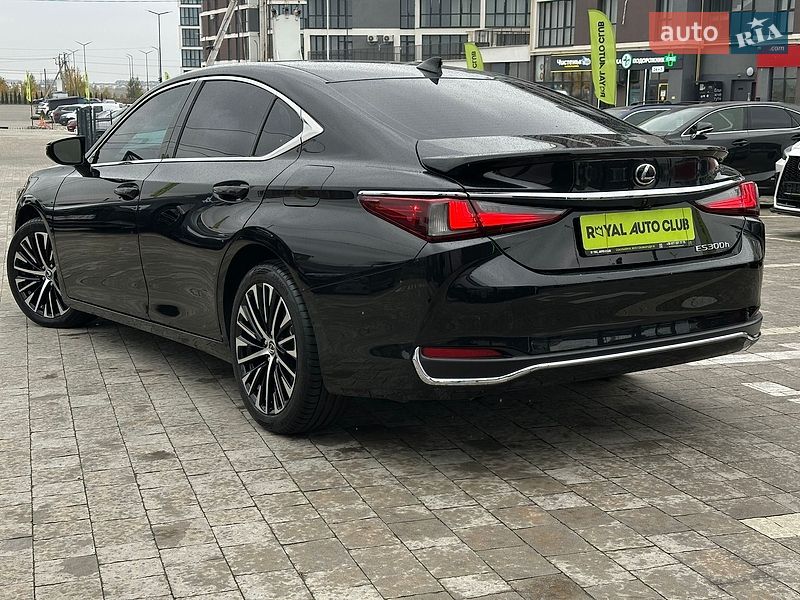 Седан Lexus ES 2023 в Львові