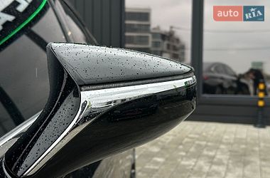 Седан Lexus ES 2023 в Львові