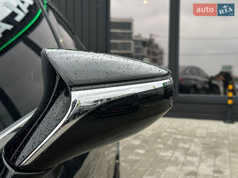 Седан Lexus ES 2023 в Львові