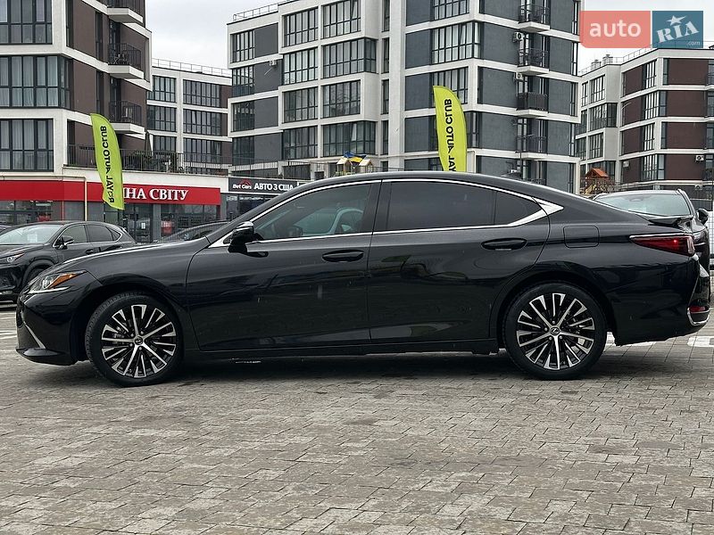 Седан Lexus ES 2023 в Львові