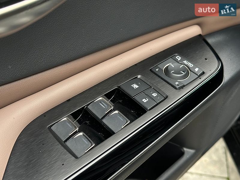 Седан Lexus ES 2023 в Львові