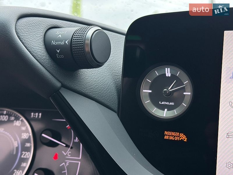 Седан Lexus ES 2023 в Львові
