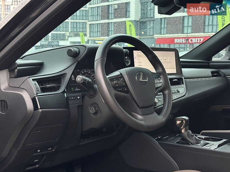 Седан Lexus ES 2023 в Львові