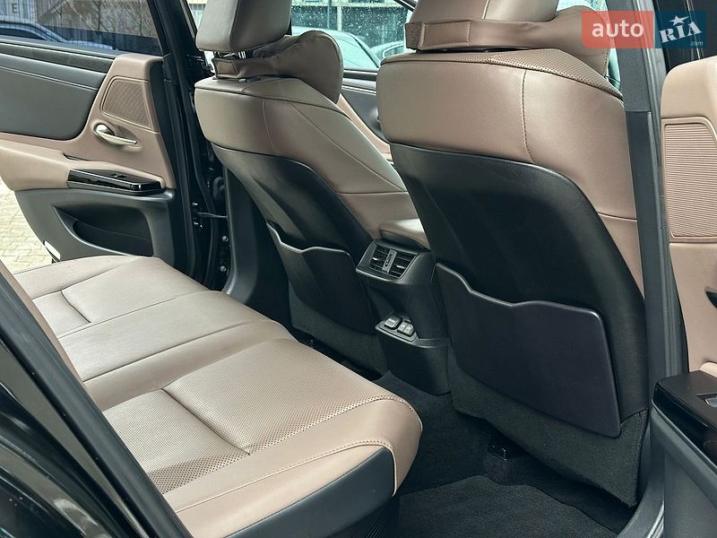 Седан Lexus ES 2023 в Львові