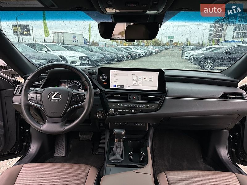 Седан Lexus ES 2023 в Львові