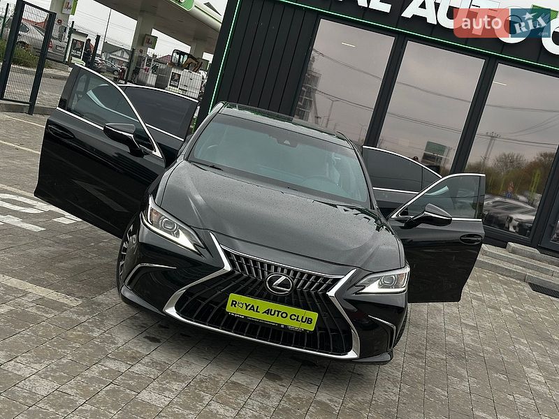 Седан Lexus ES 2023 в Львові