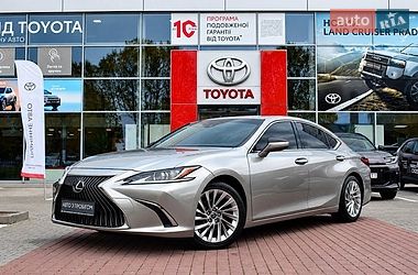 Lexus ES  2021