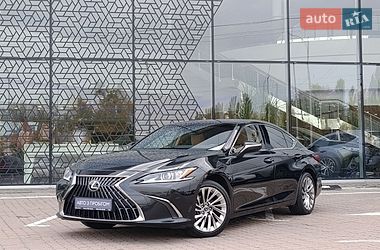 Lexus ES  2021
