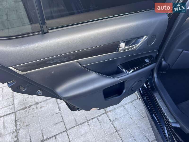 Седан Lexus GS 2013 в Краснограде