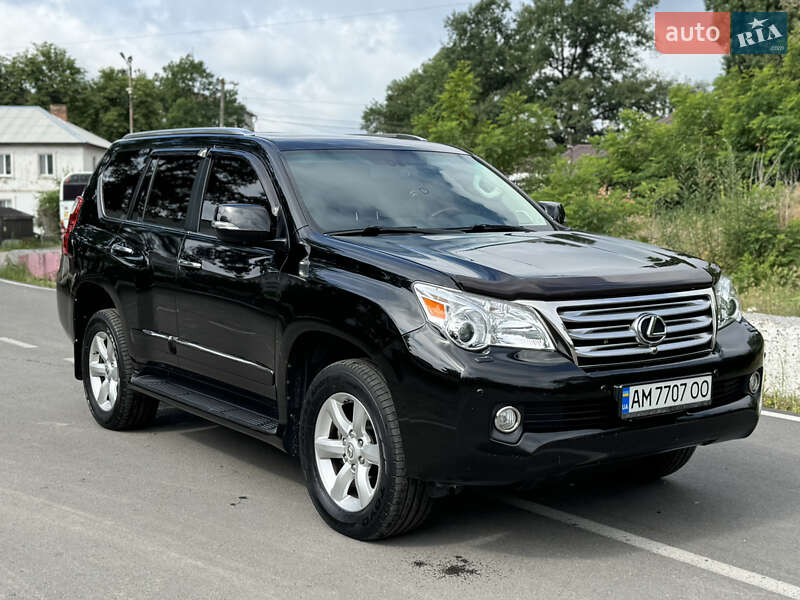 Позашляховик / Кросовер Lexus GX