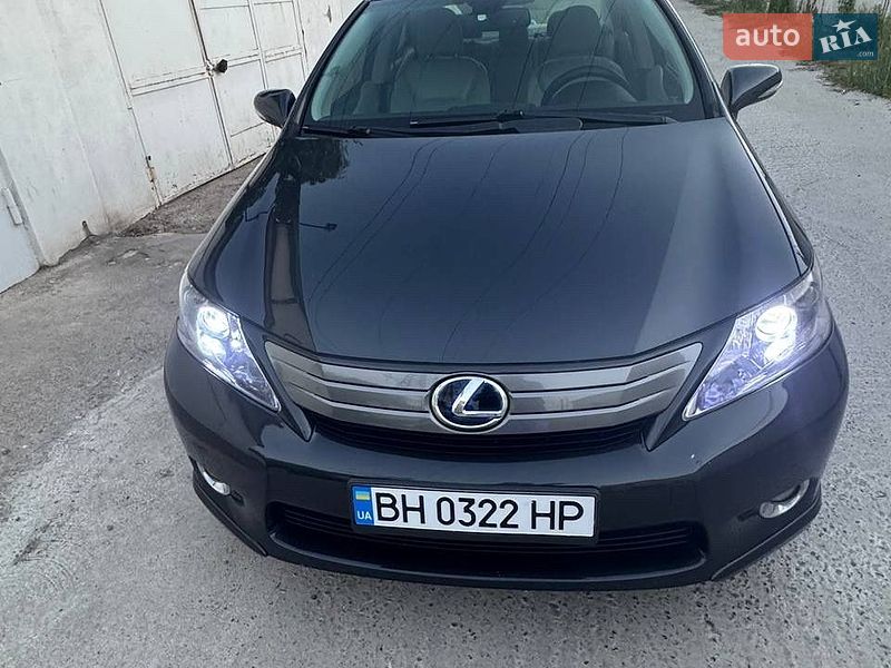 Lexus HS