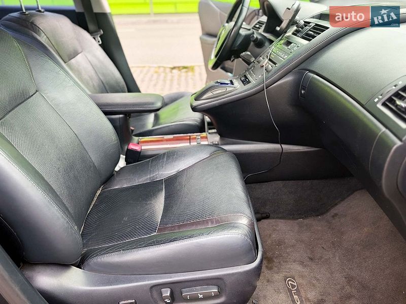 Седан Lexus HS 2011 в Киеве