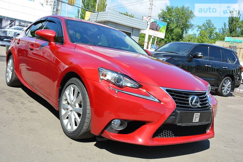 Lexus IS 2013 року