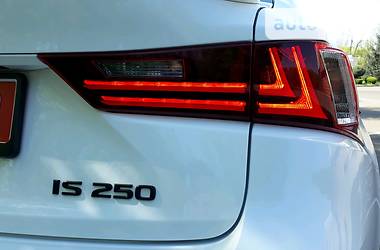 Lexus IS   2015