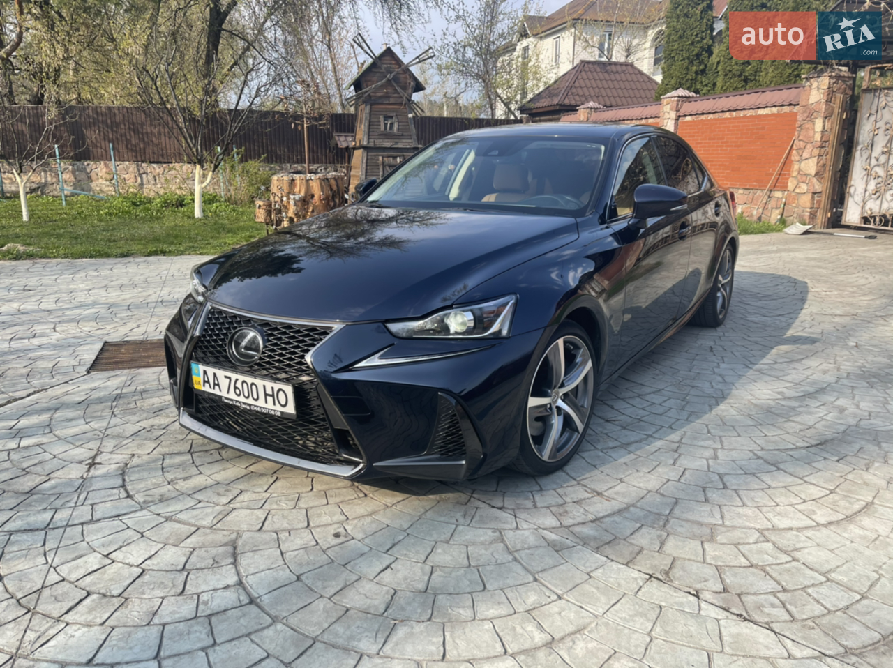 2017 Lexus IS - фото 1