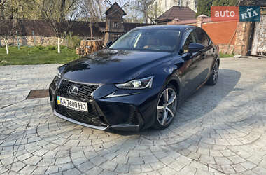 Lexus IS  2017