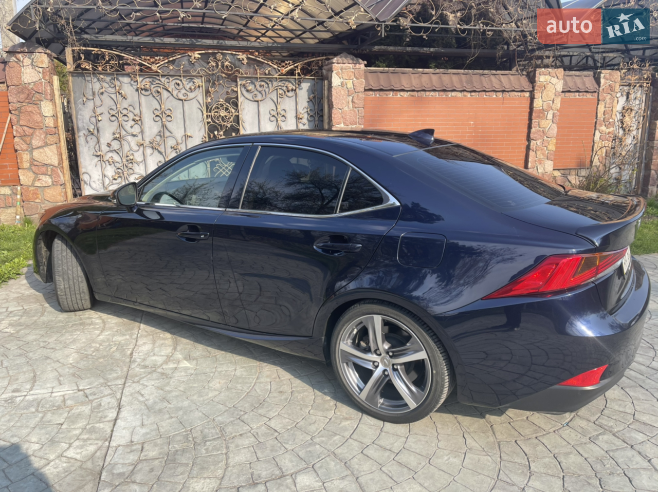 2017 Lexus IS - мініатюра 4