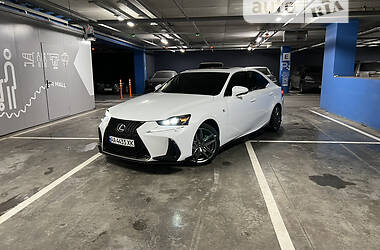 Lexus IS  2017