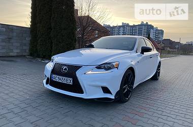 Lexus IS  2015