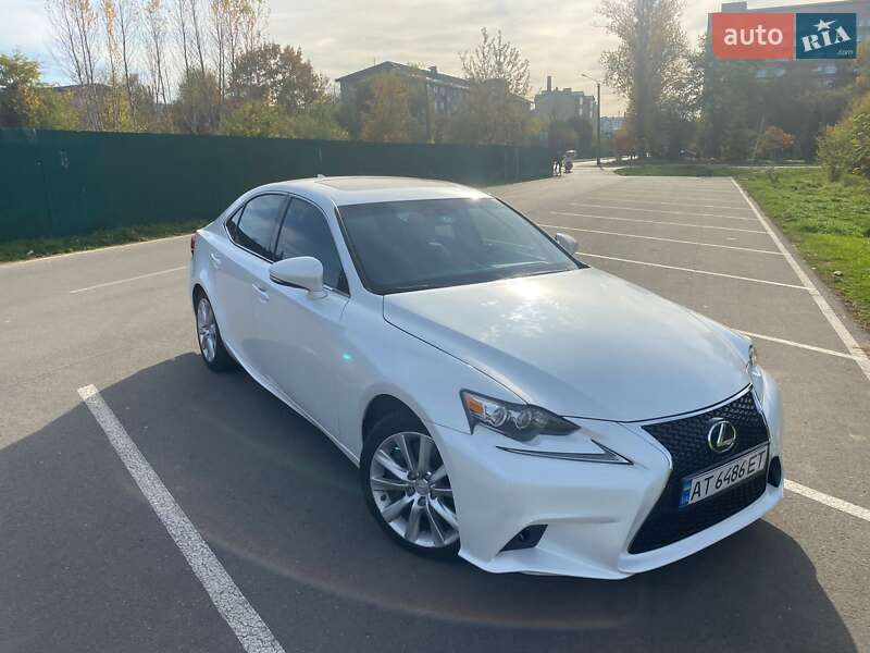 Lexus IS 2015 года в Ивано-Франковске