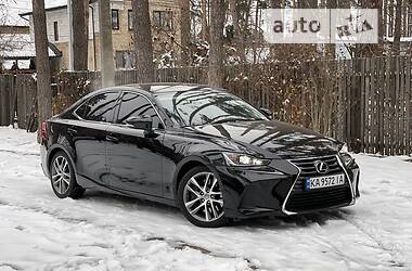 Lexus IS  2017