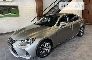 Lexus IS  2017