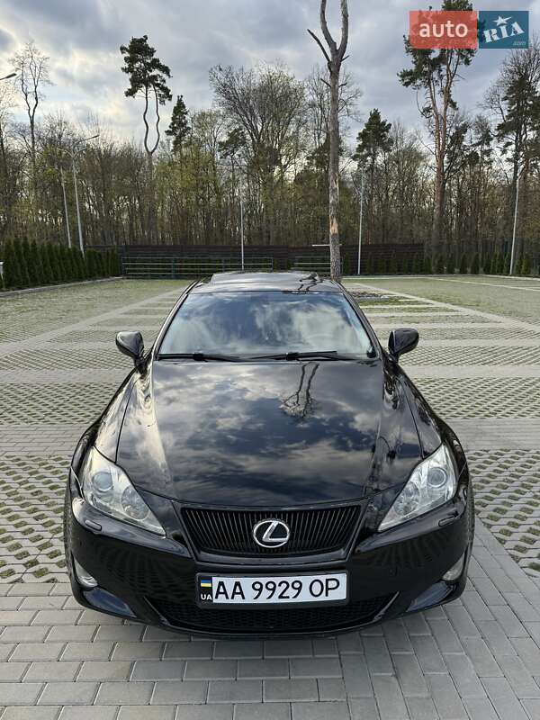 Lexus IS