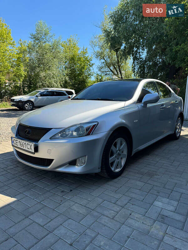 Lexus IS