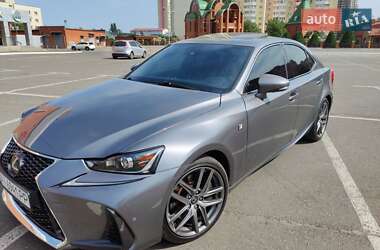 Lexus IS  2018